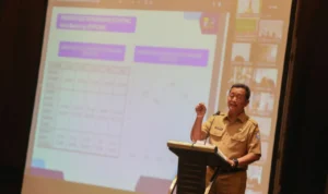 Ema Sumarna saat menghadiri Kegiatan Rembug Stunting, Senin (31/7)