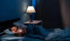 Ilustrasi tidur menghadap ke kanan sesuai dengan adab sebelum tidur yang diajarkan Rosulullah. (pixabay)