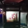 Kondisi gerobak nasi goreng yang dibakar Preman di Cinunuk Bandung pada Selasa (1/8) dini hari. (instagram)