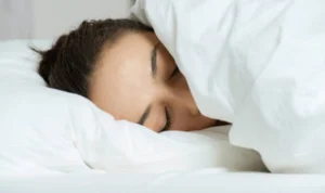 Ilustrasi larangan tidur setelah subuh yang bisa menghilangkan keberkahan. (pixabay)