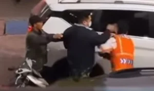 Tangkapan layar video viral oknum TNI pukul tukang parkir di Bandung. (instagram @ahmadsahroni88)