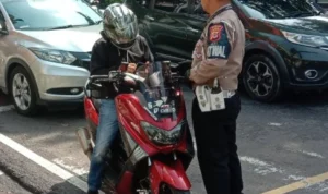 Ilustrasi penerapan tilang bagi kendaraan yang tidak lolos uji emisi. (Jabar Ekspres/Sandika Fadilah)