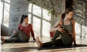Ilustrasi olahraga yoga yang menajdi salah satu olahraga yang bisa menurunkan berat badan. (pexels)