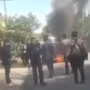Tangkapan layar video saat aksi polisi diserang dan disekap di Langkat, pada Rabu (2/8) (instagram @faktakamera)