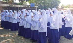 Hukum mengenakan hijab dengan rambut kelihatan. (ist)