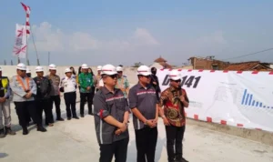 Bupati Bandung, Dadang Supriatna soroti keberadaan Jembatan Cibiru Hilir dan usulkan Stasiun Tegalluar bisa diakses dari Kabupaten Bandung. ANTARA/Ricky Prayoga.