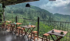 Bandung, kota metropolitan yang tak lekang oleh waktu di Indonesia, menjadi tujuan favorit para pelancong dari berbagai penjuru. Kenyamanan kota ini memikat hati para wisatawan lokal maupun mancanegara yang mencari kesenangan di tengah keriuhan urban.