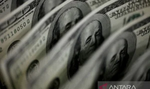 US Dollar Strengthens After Fitch Downgrades US Credit Rating