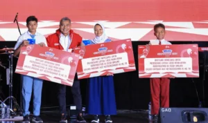 Dalam rangka memperingati hari kemerdekaan RI yang ke-78, BRI memberikan program beasiswa kepada siswa sekolah.
