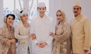 Romantis! Dinda Kirana Pamer Foto ‘Nikah’ dengan Jonathan Frizzy Bikin Geger Dinda Kirana Nikah dengan Ijonk alias Jonathan Frizzy yang Bikin Geger/ Instagram @dindakirana.s