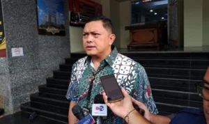 Soal Isu 3 Anggotanya Ditangkap Bersama Karyawan PT KAI Terduga Teroris, Polri Bakal Sampaikan Rilis Sore Ini Dirreskrimum Polda Metro Jaya, Kombes Pol Hengki Haryadi mengatakan bahwa pihak Polri bakal buka suara sore ini terkait isu 3 anggotanya ditangkap bersama karyawan PT KAI terduga teroris. PMJ News/Fajar.