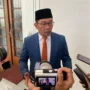 Gubernur Jabar Ridwan Kamil mengatakan bahwa Basarnas dan BNPB akan menggunakan Water Bombing untuk atasai kebakaran TPAS Sarimukti. Jabar Ekspres/Sandi Nugraha.