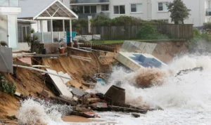 Keadaan Darurat Dinyatakan oleh Pejabat Kota Juneau, Alaska, Akibat Banjir Glasial yang Menghancurkan Rumah Penduduk Keadaan Darurat Dinyatakan oleh Pejabat Kota Juneau, Alaska, Akibat Banjir Glasial yang Menghancurkan Rumah Penduduk
