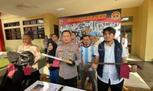 Dua dari Tiga Orang yang Melakukan Pemalakan kepada Pedagang Nasi Goreng di Dayeuhkolot berhasil diamankan. Foto Agi Jabarekspres