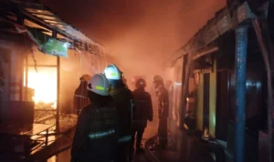Si Jago Merah Hanguskan 179 Kios di Pasar Sadang Serang Bandung, Diskar PB Imbau Waspada Potensi Kebakaran Ist. Kebakaran di Pasar Sadang Serang Bandung Jum'at (4/8) kemarin. Foto. Diskar PB Kota Bandung.
