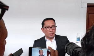 Tidak Dibubarkan, Ridwan Kamil Sebut Ponpes Al Zaytun akan Dibina Kemenag Gubernur Jabar, Ridwan Kamil mengatakan bahwa Ponpes Al Zaytun tidak akan dibubarkan, lantaran akan dibina Kemenag meskipun Panjo Gumilang resmi ditetapkan sebagai terangka oleh Bareskrim Polri. Jabar Ekspres/Sandi Nugraha.