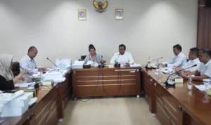 Komisi IV DPRD Kota Bogor saat menggelar rapat kerja bersama jajaran Disdik Kota Bogor. (Yudha Prananda / Jabar Ekspres)