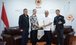 Wakil Wali Kota Bogor, Dedie A. Rachim menerima SK ditunjuknya Kota Bogor sebagai tuan rumah pelaksanaan Pekan Olahraga Beladiri Nasional. (Yudha Prananda / Jabar Ekspres)