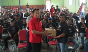 Reses di Subang, TB Hasanuddin Bagikan 1.000 Sembako dan Terima Keluhan Sulitnya Kesempatan Kerja Reses di Subang, TB Hasanuddin Bagikan 1.000 Sembako dan Terima Keluhan Sulitnya Kesempatan Kerja