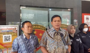 Promosi Judi Online, Seorang YouTuber Asal Bandung Dibekuk Polisi Youtuber asal Bandung berinisial IL alias EG dibekuk polisi lantaran promosikan judi online. Jabar Ekspres/Sandi Nugraha.