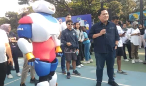 Anggota Central Board Federasi Bola Basket Internasional (FIBA) Erick Thohir saat melakukan sosialisasi Piala Dunia Basket 2023 atau FIBA World Cup 2023 di Kota Bandung, Sabtu 19 Agustus 2023 sore.
