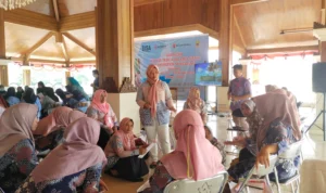Edukasi Emo-Demo dari Save The Children digelar untuk turunkan angka bayi stunting dengan melibatkan 10 Desa atau Kader Posyandu di Sumedang, Selasa, 22 Agustus 2023. Jabar Ekspres/Dedi Suhandi.