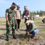 Antisipasi Abrasi, Polres Agam Tanam Pohon di Pantai Tornado