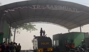 TPA Sarimukti ibarat bom waktu, DPRD KBB minta ditutup permanen. Minggu (27/8). Foto Jabarekspres