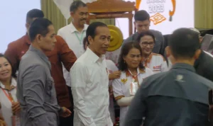 Presiden RI Joko Widodo saat berfoto dengan kader Jaman. Jabar Ekspres/Ayu Lestari.
