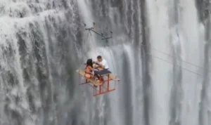 Viral di TikTok Wahana Unik Menikmati Makanan di Atas Air Terjun