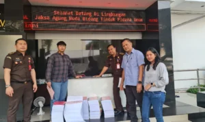 Berkas perkara kasus penistaan agama Panji Gumilang dikembalikan ke Bareskrim Polri oleh Jaksa Peneliti Jampidum. Dok. Puspenkum Kejagung.