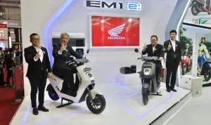 Jawab Penantian Konsumen, AHM Luncurkan Sepeda Motor Listrik Honda EM1 e: di GIIAS 2023 Jawab Penantian Konsumen, AHM Luncurkan Sepeda Motor Listrik Honda EM1 e: di GIIAS 2023