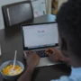 Ilustrasi. Juru bicara Google Jennifer Rodstrom mengatakan bahwa Google akan mengembangkan fitur Google Assistant dengan memanfaatkan teknologi AI. Pexels/cottonbro studio.
