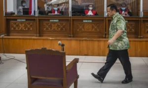 KKEP tentapkan sanksi administratif berupa demosi mutasi selama 3 tahun 4 bulan terhadap Irjen. Pol. Napoleon Bonaparte. ANTARA/Galih Pradipta/rwa.