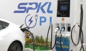Ilustrasi Gambaran Charging SPKLU Mobil Listrik