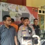 Kapolres Sukabumi, AKBP Maruly Pardede (tengah) saat melakukan konferensi pers soal kasus kekerasan terhadap anak, Riki Achmad/Jabar Ekspres.
