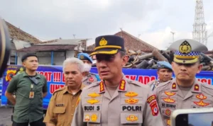 Ungkap Pemicu Kericuhan di Dago Elos, Polisi Klaim Ada Provokasi saat Bernegosiasi dengan Warga Kapolrestabes Bandung Kombes Pol Budi Sartono mengklaim bahwa kerusuhan di Dago Elos buntut sengketa lahan dipicu oleh provokasi. ANTARA/Ricky Prayoga.