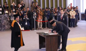 Pelantikan Dua Anggota Dewan Komisioner OJK Bidang Pengawasan Lembaga Pembiayaan Dan Inovasi Teknologi Sektor Keuangan