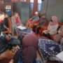 Pertemuan orang tua siswa tidak mampu dengan Ketua KCD 2 wilayah Jabar. Istimewa.