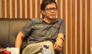 Rumah Rocky Gerung Diserbu Massa: Tuntutan Ditangkap Menggebu-gebu Rumah Rocky Gerung Diserbu Massa: Tuntutan Ditangkap Menggebu-gebu