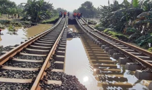 Sidang kasus korupsi mengungkap bahwa ada aliran dana suap yang melibatkan pejabat di PT Kereta Api Indonesia (KAI) Daop 2 Bandung.