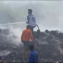 Kepulan Asap Kebakaran Tempat Pembuangan Sampah di Sumedang Jadi Kekawatiran Warga