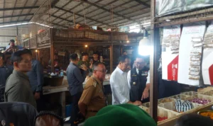 Tinjau Pasar Parungkuda Sukabumi, Jokowi Sebut Inflasi Turun ke 3 Persen Tinjau Pasar Parungkuda Sukabumi, Jokowi Sebut Inflasi Turun ke 3 Persen