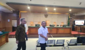 Wali Kota Bandung nonaktif, Yana Mulyana beberkan kronologi terima amplop dari terdakwa Sony Setiadi dalam sidang lanjutan kasus suap. ANTARA/Ricky Prayoga.