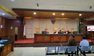 Wali Kota Bandung nonaktif, Yana Mulyana mengaku bahwa pecahan uang asing yang disita saat OTT KPK adalah milik pribadi. ANTARA/Ricky Prayoga.