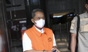 Kembali Jalani Sidang Hari Ini, Yana Mulyana Tiba di PN Bandung dengan Tangan Diborgol Wali Kota Bandung nonaktif, Yana Mulyana tiba di PN Bandung untuk kembali menjalani sidang lanjutan kasus suap hari ini Senin, 7 Agustus 2023. ANTARA/M Risyal Hidayat.