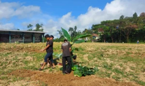 Wali Kota Sukabumi, Achmad Fahmi turun tangan tangani masalah kekeringan yang tengah melanda Sukabumi, Jawa Barat. Jabar Ekspres/Riki Achmad.