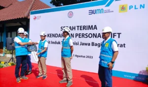 Tingkatkan Keandalan Penyaluran Listrik, PLN UIT JBB Fasilitasi Peralatan Kerja di Ketinggian