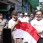 Merah Putihkan Kabupaten Bogor, Plt Bupati Bogor Bagikan Bendera di Pasar Cibinong
