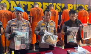8 Kasus Sabu dan Ganja Berhasil Diungkap Polresta Cirebon saat Operasi Antik Lodaya 2023 Kapolresta Cirebon, Kombes Pol Arif Budiman, dengan jajarannya saat konferensi pers.